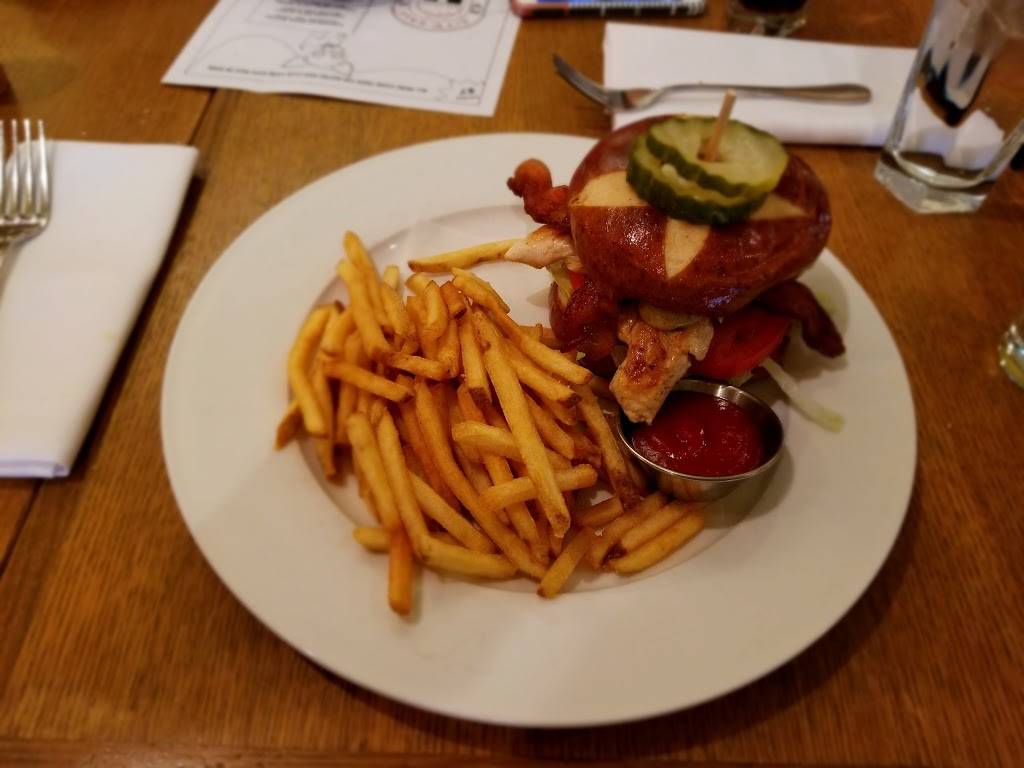 Riverside Clubhouse | restaurant | 2633 Riverside Blvd, Sacramento, CA 95818, USA | 9164489988 OR +1 916-448-9988