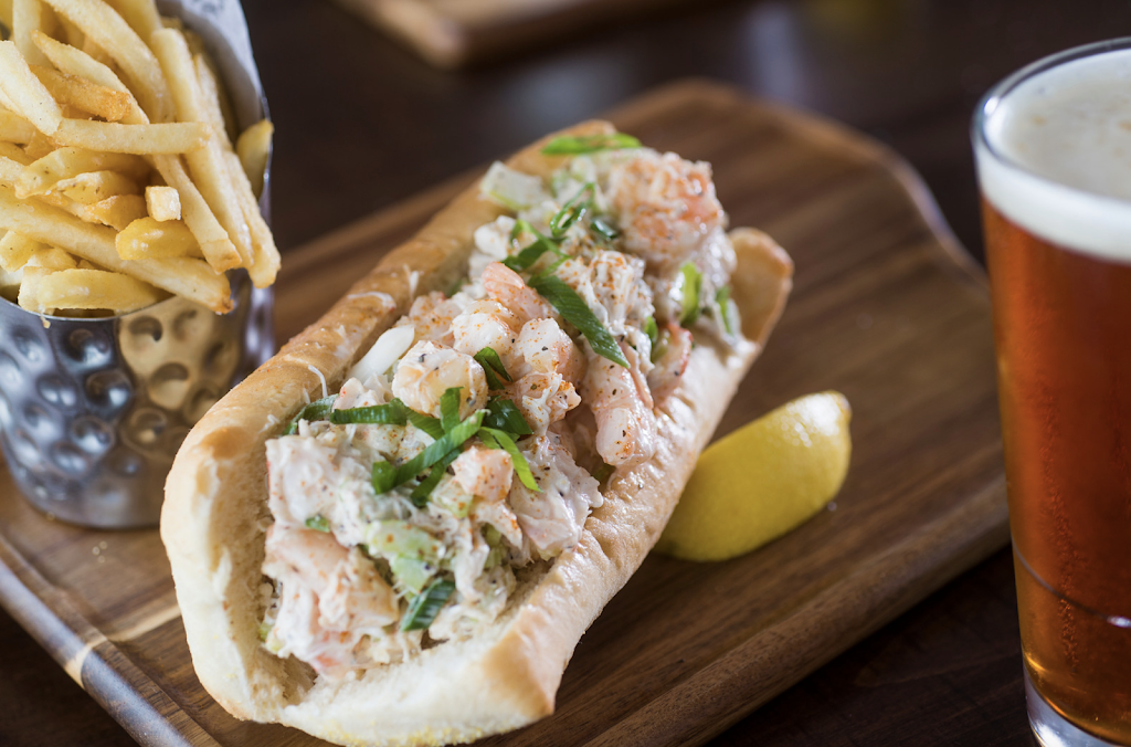 Summer House Grill & Bar | restaurant | 1280 E Hiawatha Dr, Wisconsin Dells, WI 53965, USA | 6082530207 OR +1 608-253-0207