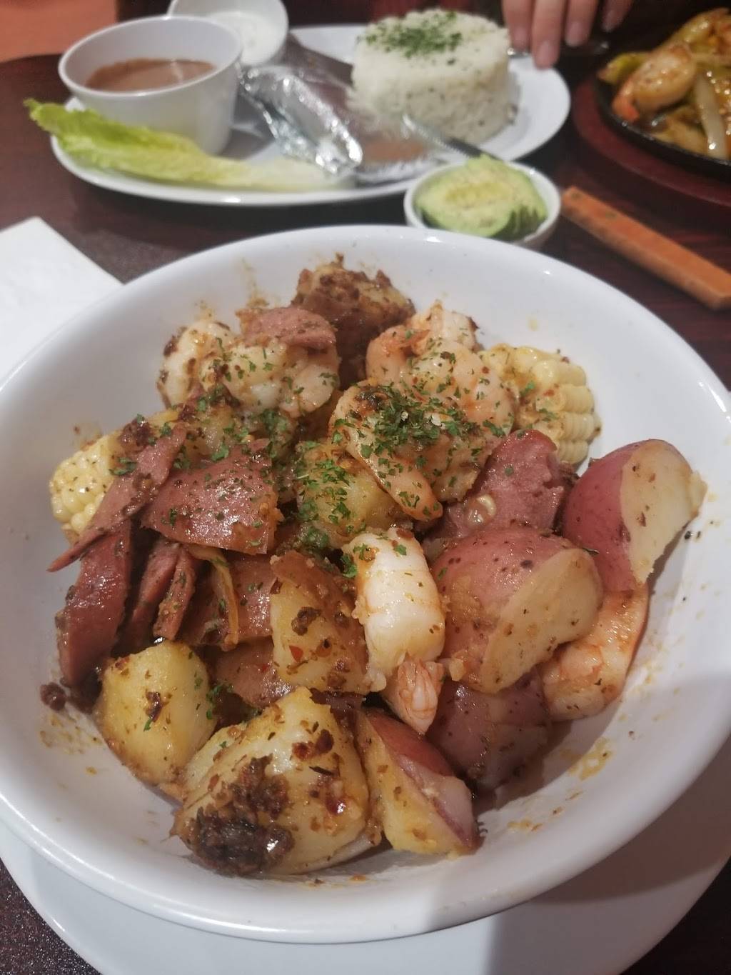 Zafiro Seafood & Grill | restaurant | 650 I St, Los Banos, CA 93635, USA | 2097104606 OR +1 209-710-4606