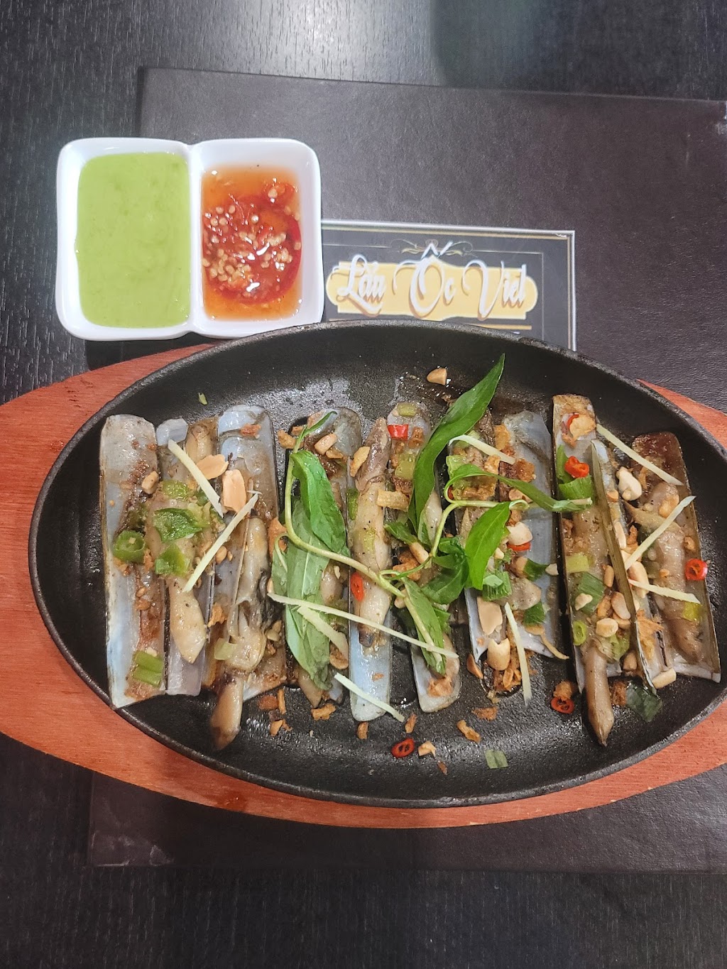 Lau Oc Viet | restaurant | 5555 Sky Pkwy #243, Sacramento, CA 95823, USA | 9168388038 OR +1 916-838-8038