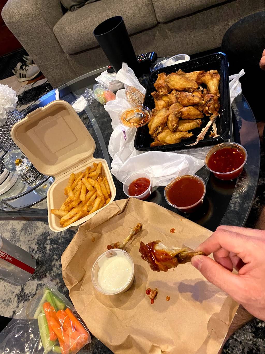 Twisted wings | restaurant | 8604 Bay Pkwy, Brooklyn, NY 11214, USA | 7182662433 OR +1 718-266-2433