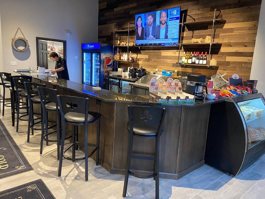 Lucky Bernies | restaurant | 3035 N Oak Grove Ave Ste 101, Waukegan, IL 60087, USA | 8476724722 OR +1 847-672-4722