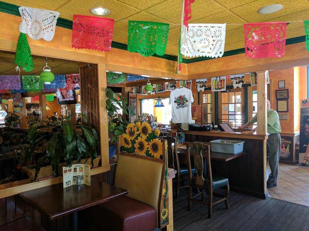 Casa Ramos Mexican Restaurant | restaurant | 400 Iron Point Rd, Folsom, CA 95630, USA | 9163551600 OR +1 916-355-1600