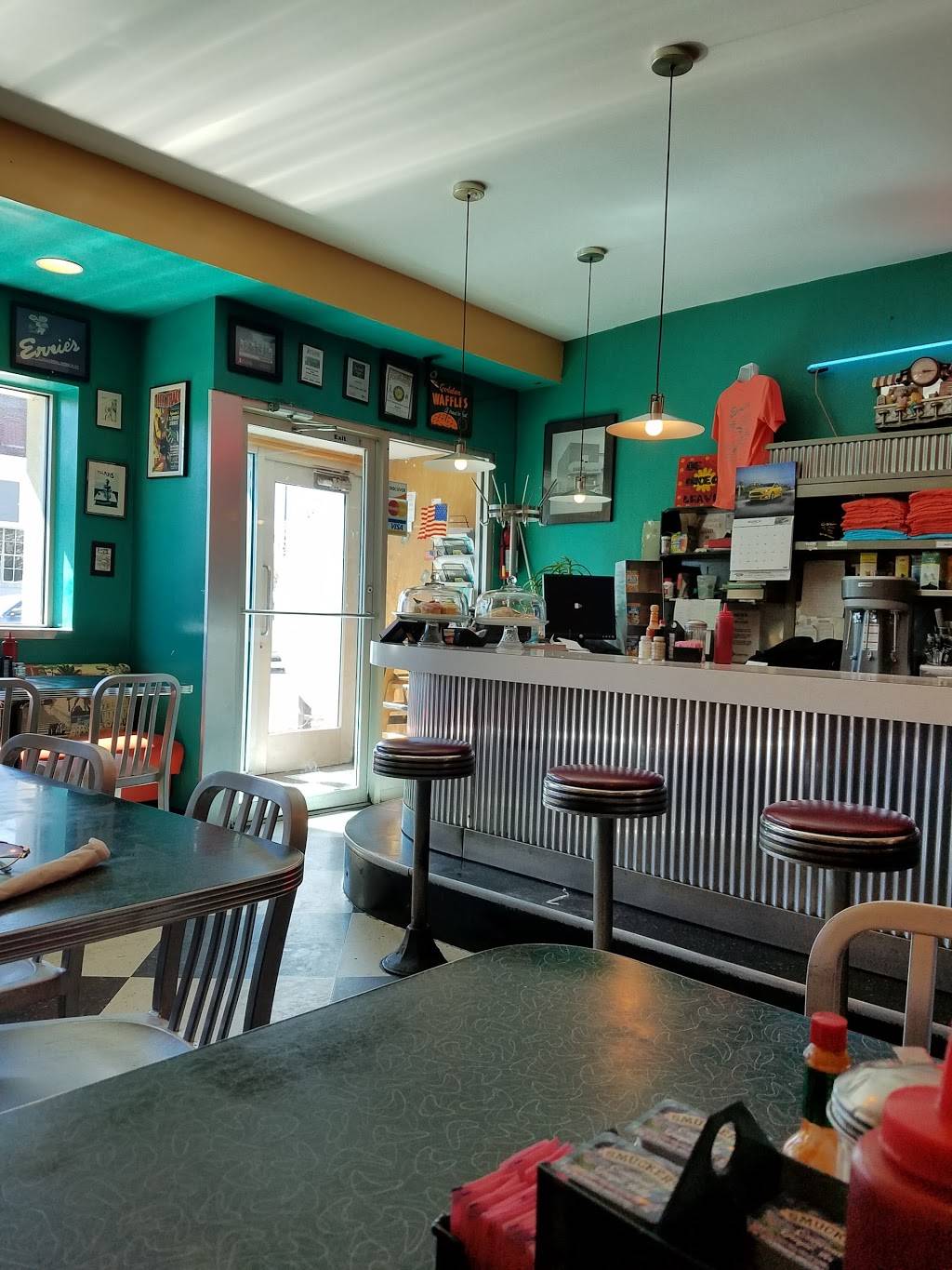 Ernies Cafe & Steak House | restaurant | 1005 E Walnut St, Columbia, MO 65201, USA | 5738747804 OR +1 573-874-7804