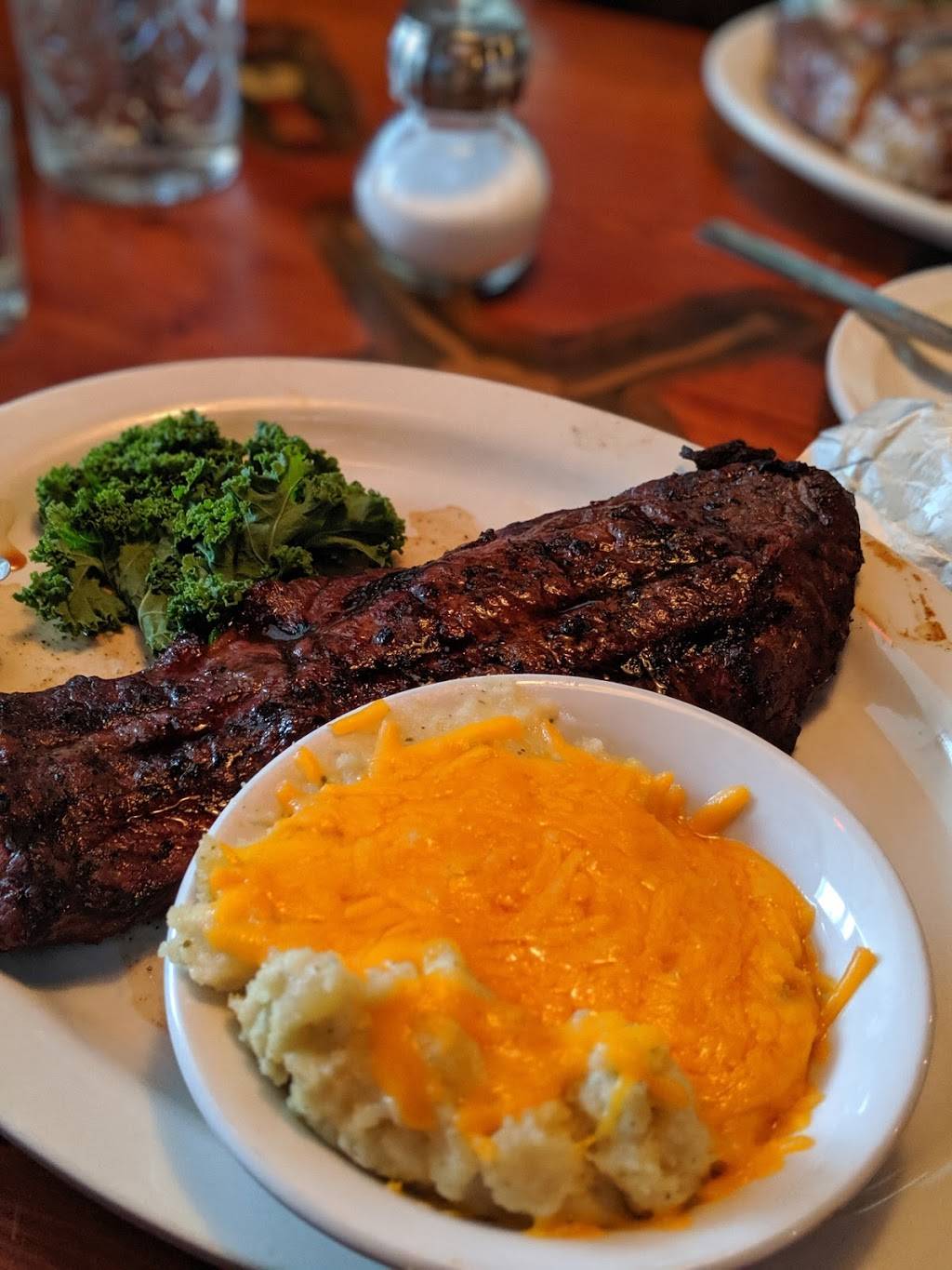 Nueskes at Gullivers Landing | restaurant | 1701 Mallard Ln, Wausau, WI 54401, USA | 7158498409 OR +1 715-849-8409