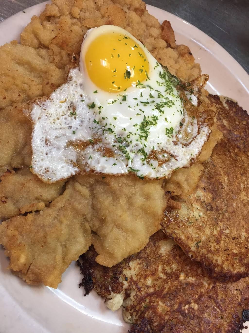 Demetrios Family Restaurant | restaurant | 7851 Broadview Rd, Seven Hills, OH 44131, USA | 2164474444 OR +1 216-447-4444