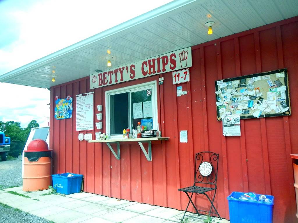 Bettys Chips | restaurant | 988 Centre St, Braeside, ON K0A 1G0, Canada | 6136234857 OR +1 613-623-4857