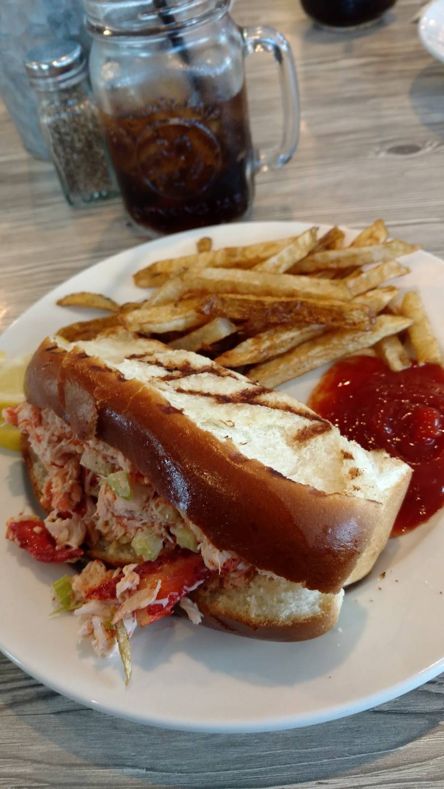 The Farmers Wife | restaurant | 6533 W Mitchell St, West Allis, WI 53214, USA | 4144888296 OR +1 414-488-8296