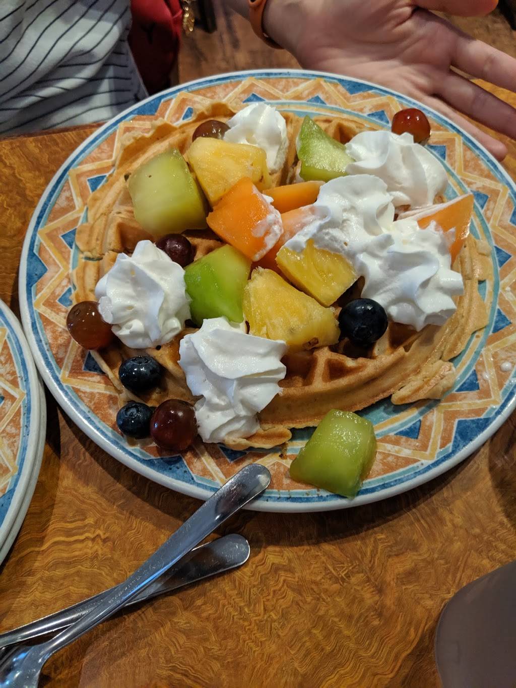 Valley Fields Restaurant | restaurant | 1200 Lawrence Ave E, North York, ON M3A 1C3, Canada | 4164430616 OR +1 416-443-0616