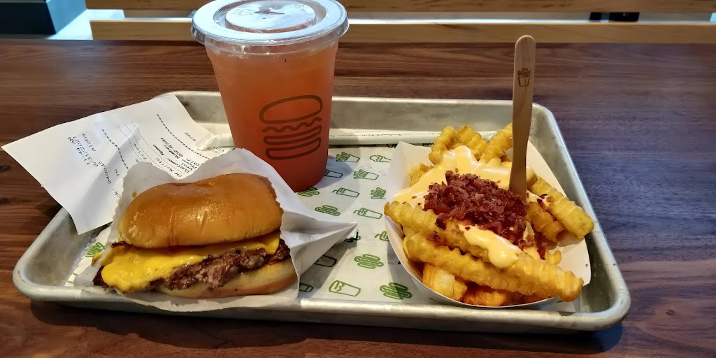 Shake Shack | restaurant | 75 Middlesex Turnpike Suite 1550, Burlington, MA 01803, USA | 7812535399 OR +1 781-253-5399