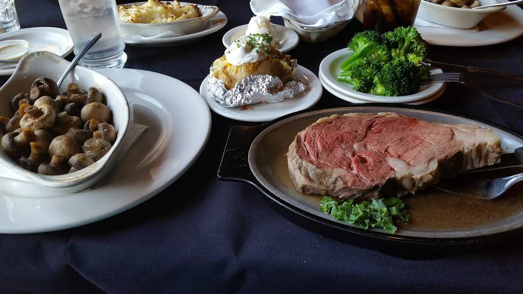 Skips Restaurant and Catering | restaurant | 16710 Lakeshore Rd, New Buffalo, MI 49117, USA | 2694693330 OR +1 269-469-3330