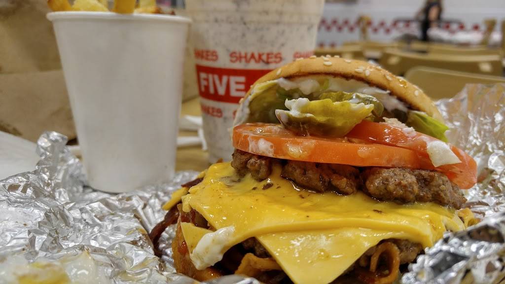 Five Guys | meal takeaway | 3561 28th St SE, Grand Rapids, MI 49512, USA | 6164643483 OR +1 616-464-3483