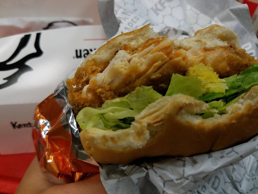 KFC | restaurant | 107 Cloverleaf Dr, Emporia, VA 23847, USA | 4346343122 OR +1 434-634-3122