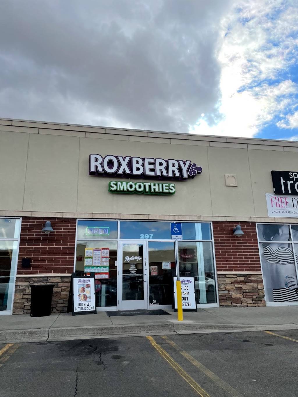 Roxberry Juice Co. | restaurant | 297 E University Pkwy, Orem, UT 84097, USA | 8012257540 OR +1 801-225-7540