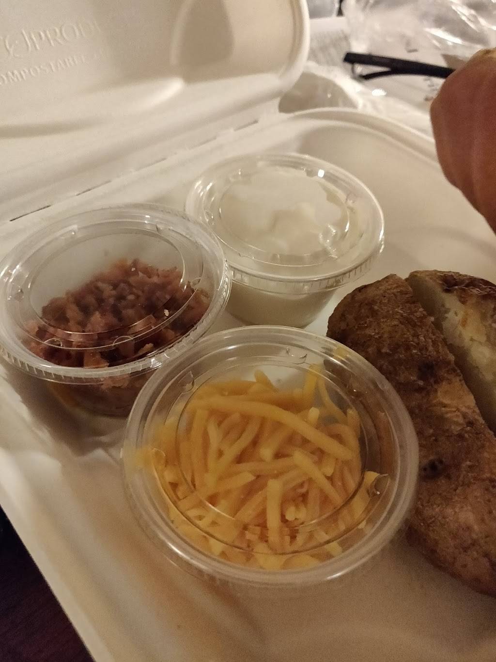 Potomac Restaurant & Lounge | restaurant | 900 S Orme St, Arlington, VA 22204, USA | 7035211900 OR +1 703-521-1900