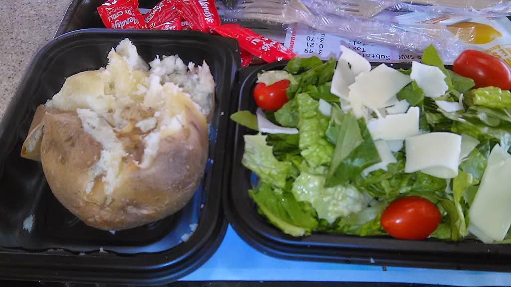 Wendys | restaurant | 413 S Cedar St, Lansing, MI 48912, USA | 5174845776 OR +1 517-484-5776