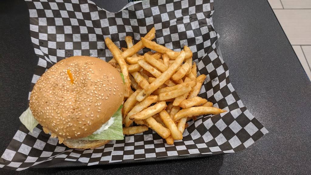 Crispys Resto Grill | restaurant | 1433 Woodroffe Ave, Nepean, ON K2G 2V5, Canada | 6136957575 OR +1 613-695-7575