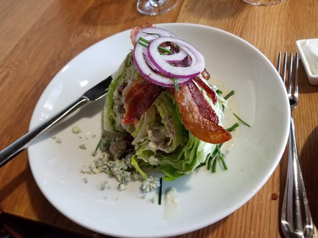 Elways | restaurant | 8900 Peña Blvd, Denver, CO 80249, USA | 3033427777 OR +1 303-342-7777