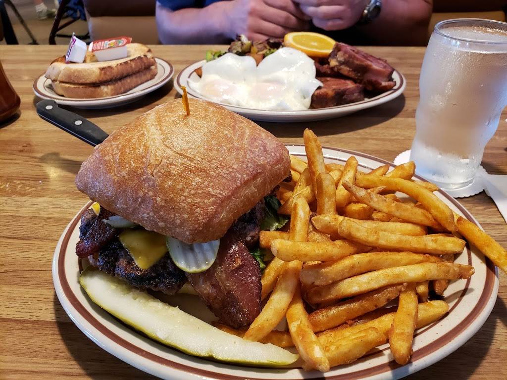 Totem Family Dining | restaurant | 4410 Rucker Ave, Everett, WA 98203, USA | 4252523277 OR +1 425-252-3277