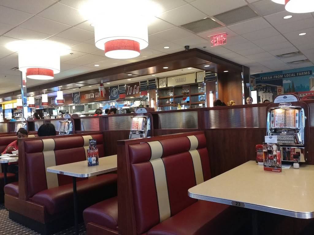 Silver Diner- Waldorf | restaurant | 3081 Festival Way, Waldorf, MD 20601, USA | 3016451224 OR +1 301-645-1224