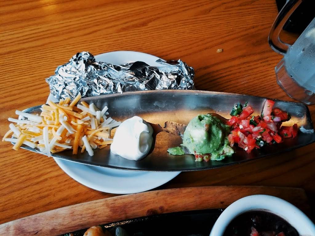 Chilis Grill & Bar | meal takeaway | 544 Dekalb Pike, North Wales, PA 19454, USA | 2156999699 OR +1 215-699-9699