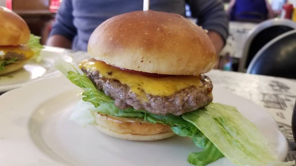 Bridgeview Diner | restaurant | 110 W Central Ave, Mackinaw City, MI 49701, USA | 2314365339 OR +1 231-436-5339