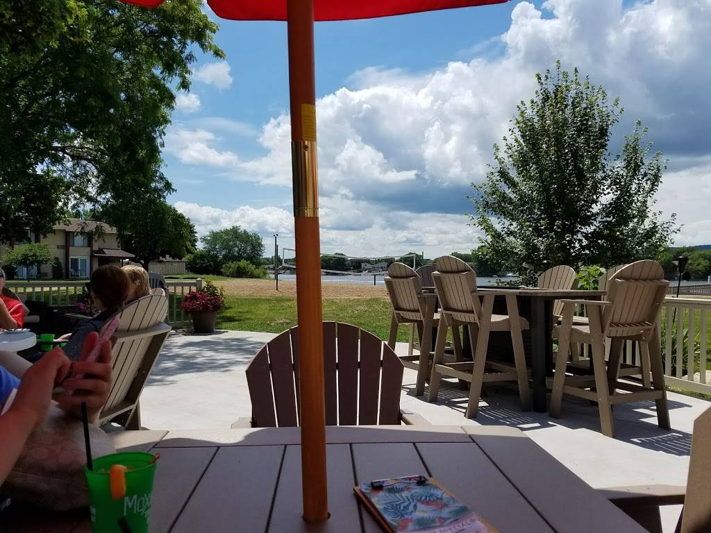 Moxies | restaurant | 1835 Rose St, La Crosse, WI 54603, USA | 6087817070 OR +1 608-781-7070