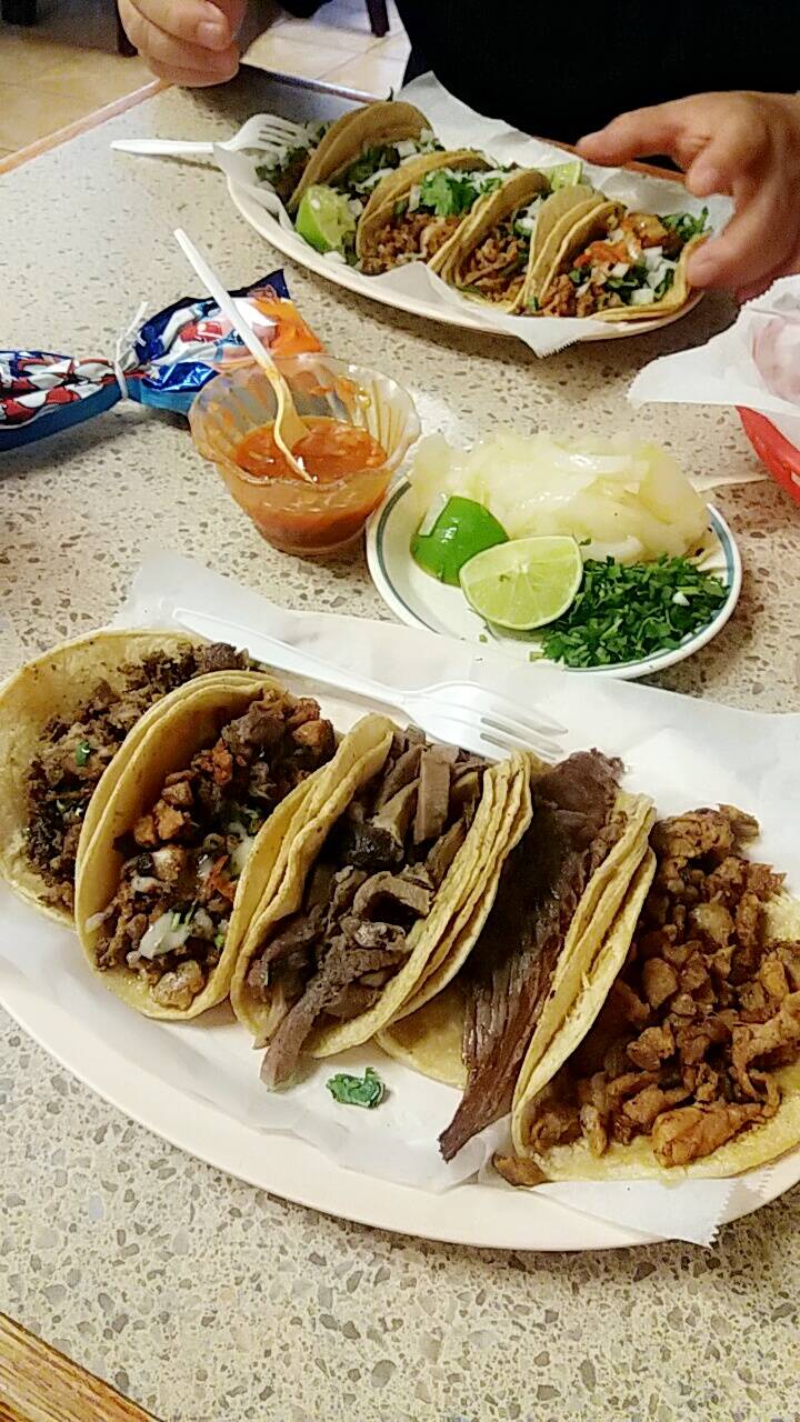 Taqueria El Charro | restaurant | 1605 Washington St, Waukegan, IL 60085, USA | 8475990600 OR +1 847-599-0600