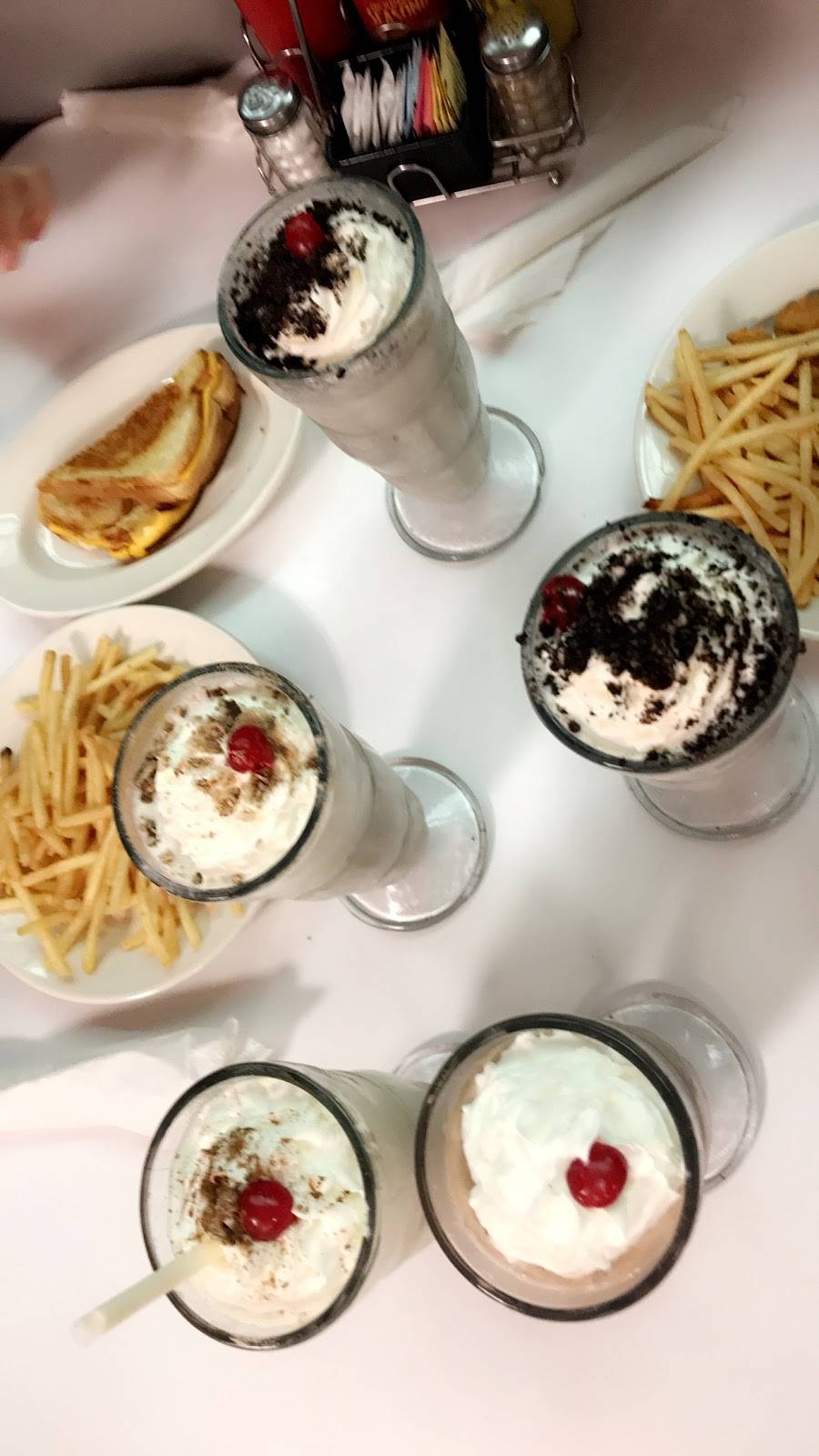 Steak n Shake | restaurant | 2296 Gunbarrel Rd, Chattanooga, TN 37421, USA | 4238922993 OR +1 423-892-2993