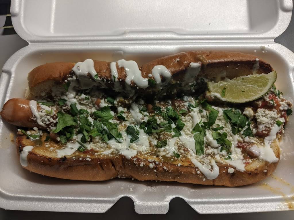 Burques Burgers and Dawgs | restaurant | 2025 Ridgecrest Dr SE, Albuquerque, NM 87108, USA | 5055082630 OR +1 505-508-2630