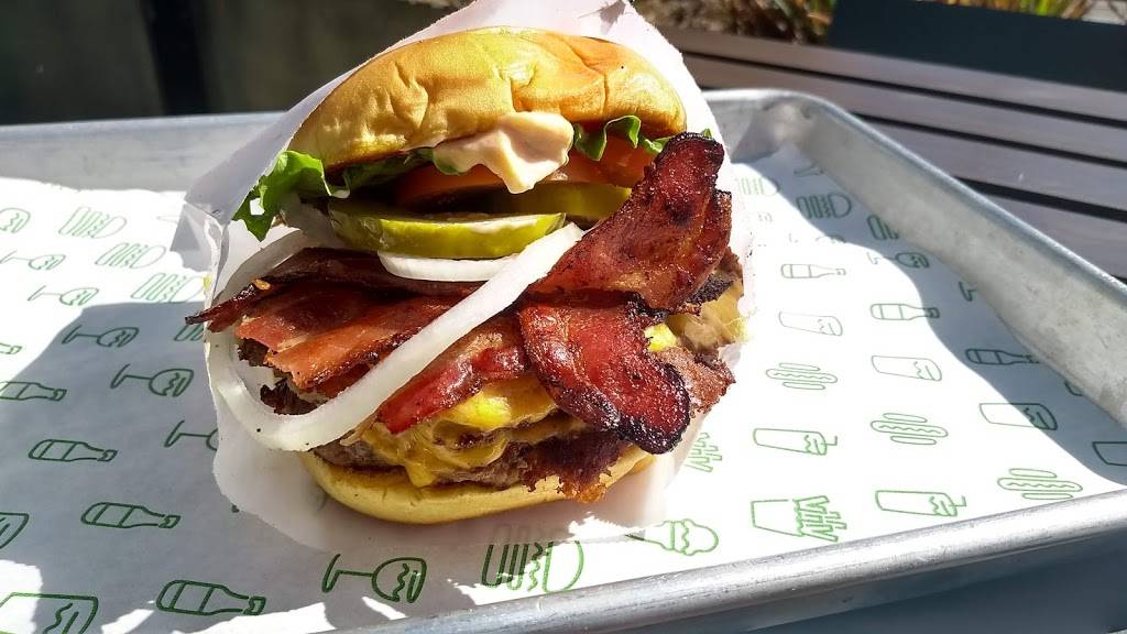 Shake Shack | restaurant | 675 Camino De La Reina, San Diego, CA 92108, USA | 6193911626 OR +1 619-391-1626