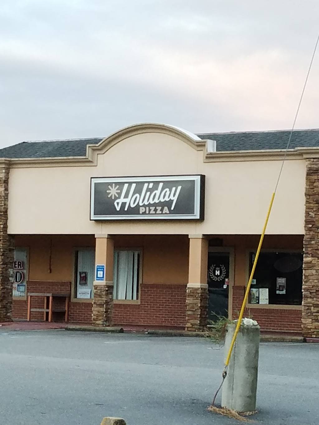 Holiday Pizza | restaurant | 406 Fair Rd #10, Statesboro, GA 30458, USA | 9127647669 OR +1 912-764-7669