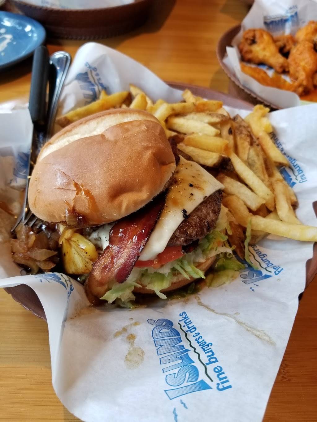 Islands Restaurant Sherman Oaks | restaurant | 14141 Ventura Blvd #2, Sherman Oaks, CA 91423, USA | 8189900102 OR +1 818-990-0102