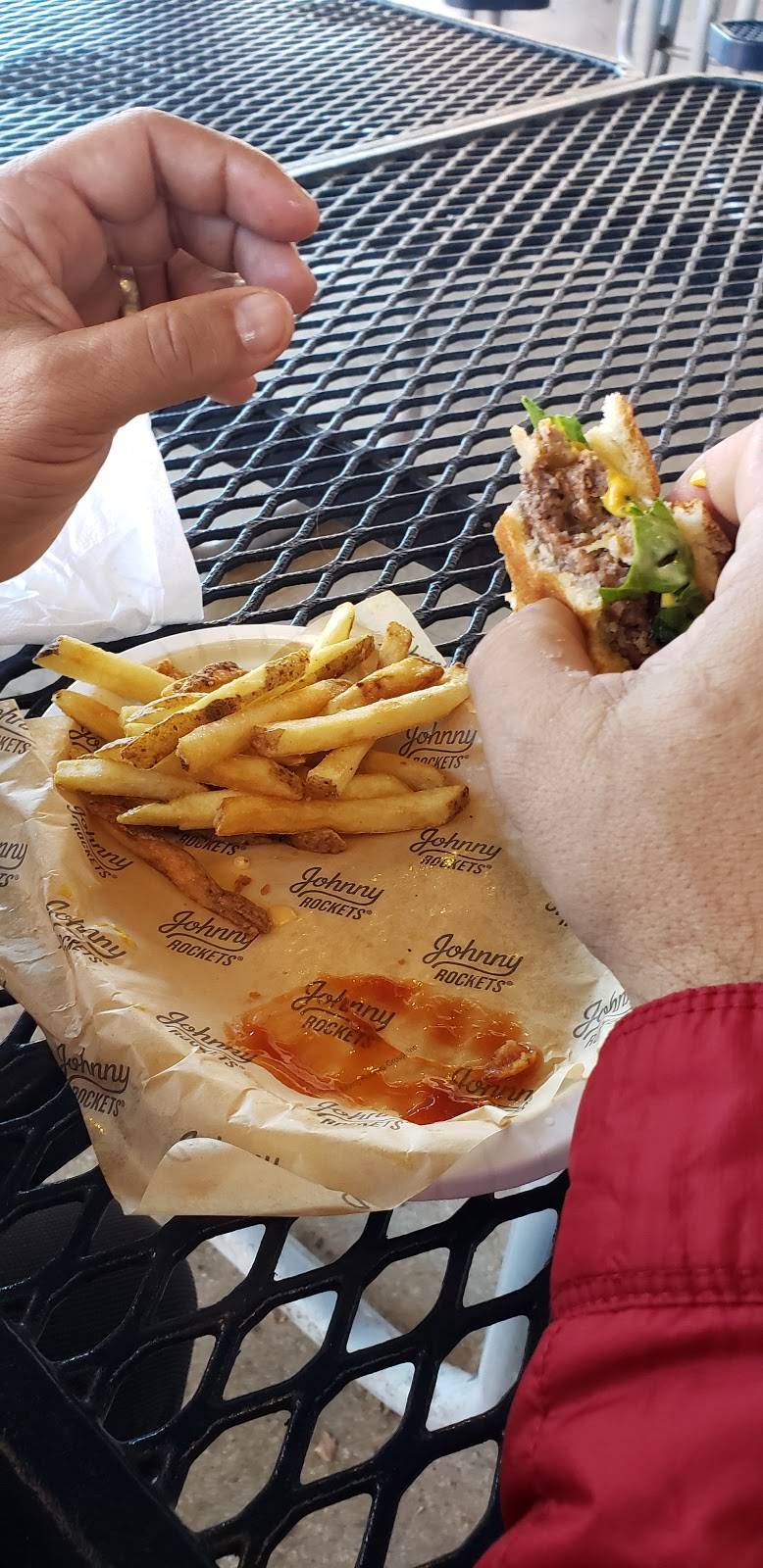 Johnny Rockets | restaurant | 17000 I-10, San Antonio, TX 78257, USA | 2106975000 OR +1 210-697-5000