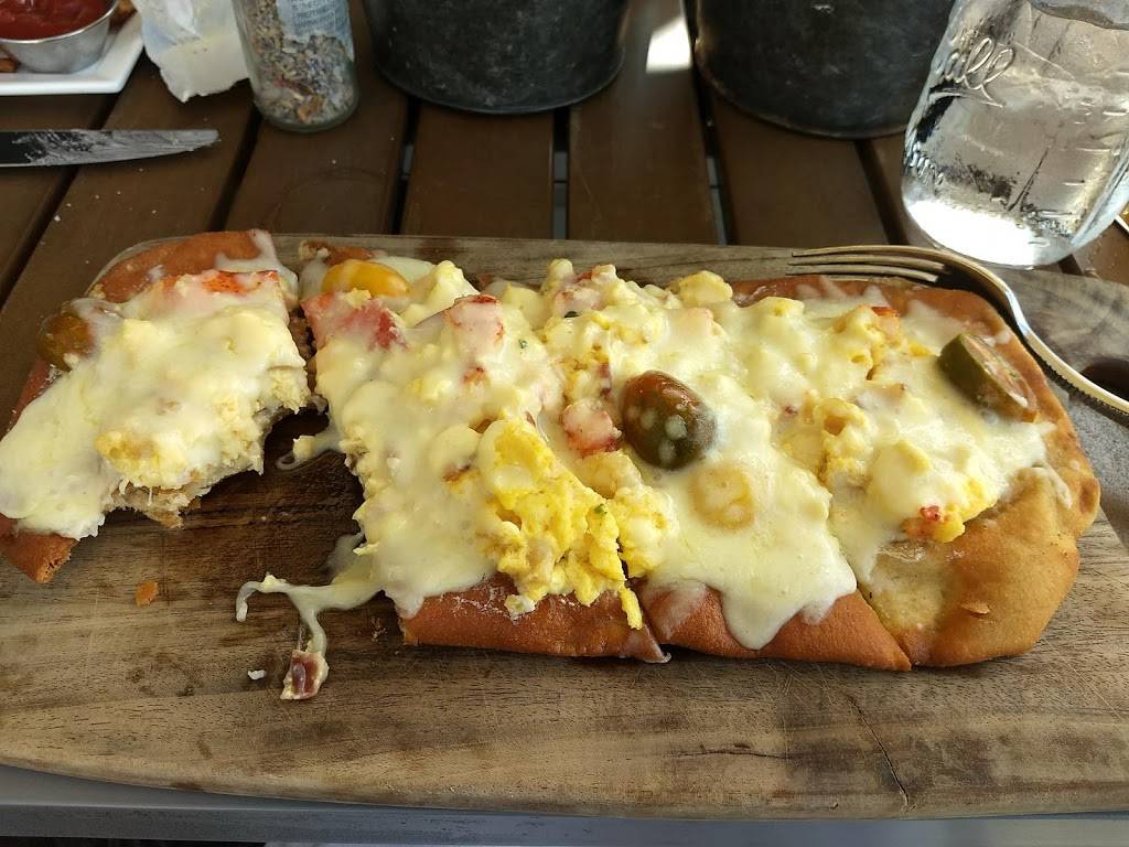 Salt Water Harborside Dining | restaurant | 49 Americas Cup Ave, Newport, RI 02840, USA | 4018483303 OR +1 401-848-3303