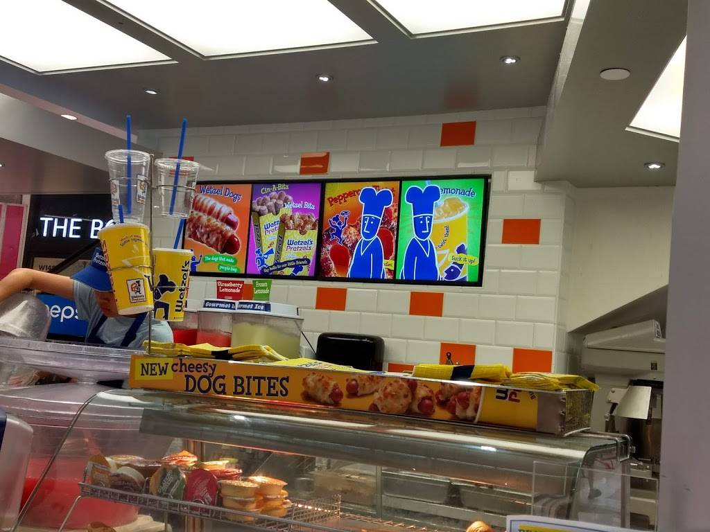 Wetzels Pretzels | restaurant | 60 E Broadway, Bloomington, MN 55425, USA | 9524267694 OR +1 952-426-7694