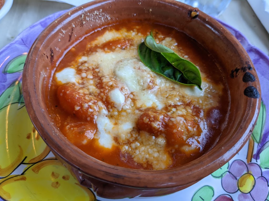 Mama Capri | restaurant | 247 Smith St, Brooklyn, NY 11231, USA | 9179090237 OR +1 917-909-0237