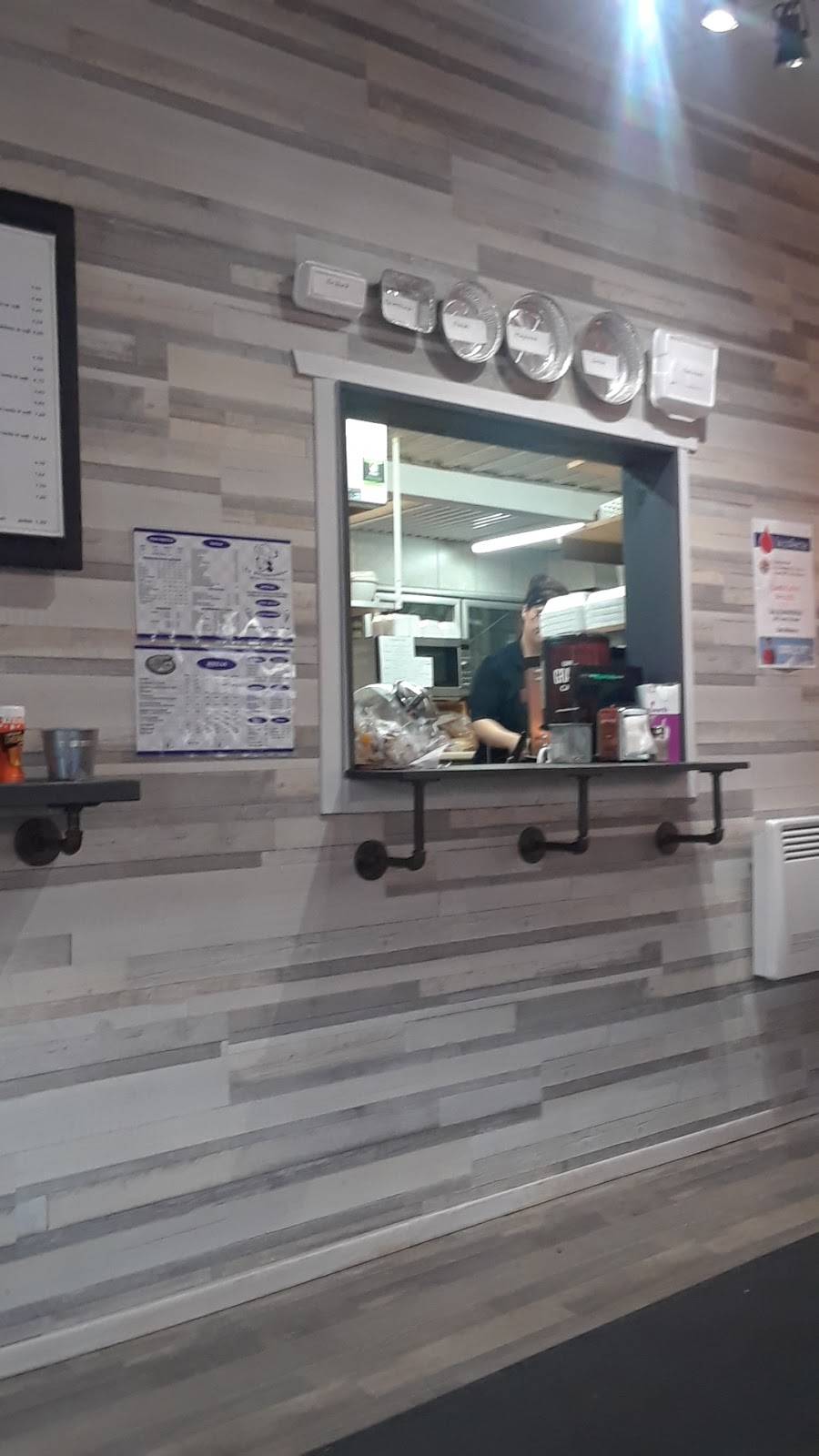 Casse-Croûte La Grondinoise | restaurant | 2350 Rang Saint Jean, Saint-Maurice, QC G0X 2X0, Canada | 8193703037 OR +1 819-370-3037