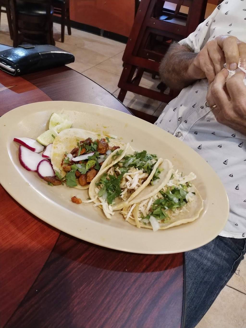 El Sabor De La Vida Restaurant | restaurant | 820 Lee Rd, Orlando, FL 32810, USA | 4075438333 OR +1 407-543-8333