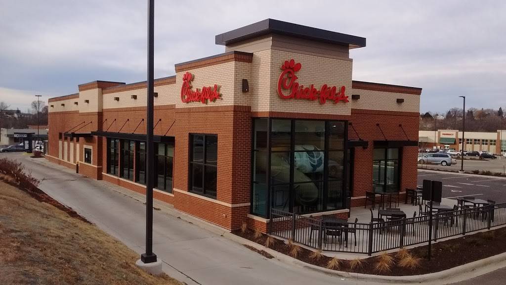Chick-fil-A | restaurant | 3500 Dodge St, Dubuque, IA 52003, USA | 5635560423 OR +1 563-556-0423