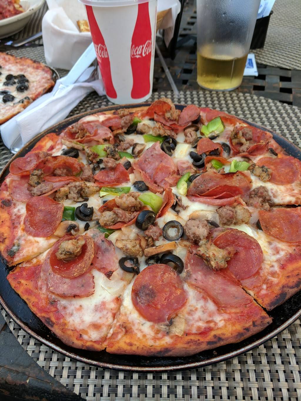 Borrello’s Pizza And Pastaria | restaurant | 3807 Santa Claus Ln, Carpinteria, CA 93013, USA | 8056842209 OR +1 805-684-2209