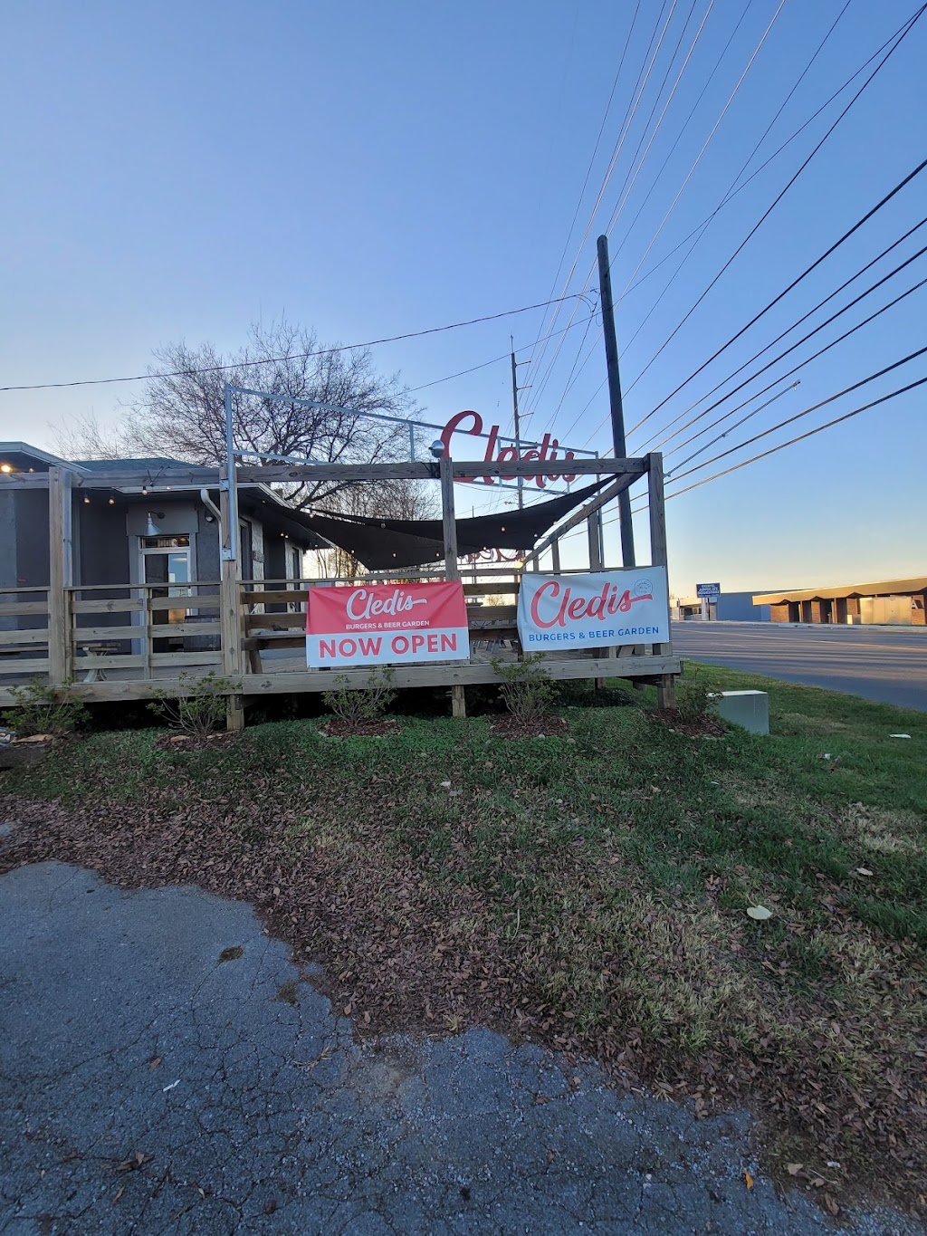 Cledis Burgers & Beer Garden | restaurant | 1011 Elm Hill Pike, Nashville, TN 37210, USA | 6158109129 OR +1 615-810-9129