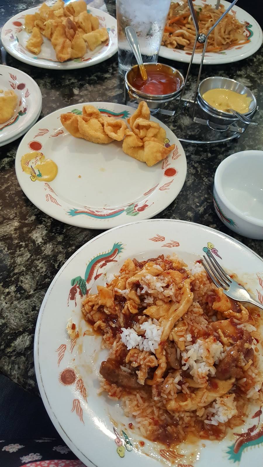 Lucky Dragon | restaurant | 1009 S Grand Ave, Charles City, IA 50616, USA | 6412283689 OR +1 641-228-3689