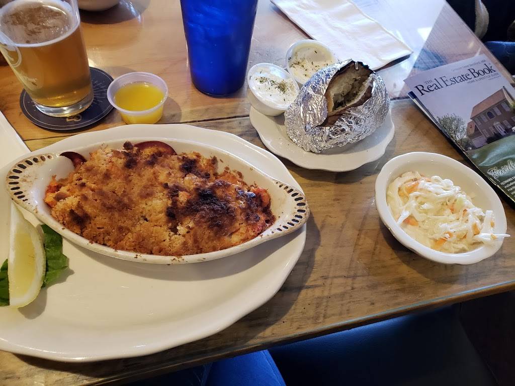 Sandys Famous Seafood Restaurant | restaurant | 7 Bourne Bridge Approach, Buzzards Bay, MA 02532, USA | 5087435046 OR +1 508-743-5046