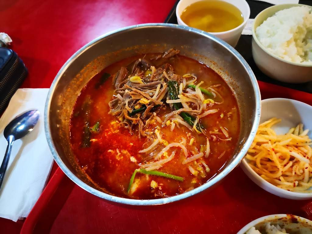 HomeTown | restaurant | 3301 184th St SW, Lynnwood, WA 98037, USA | 4255822691 OR +1 425-582-2691