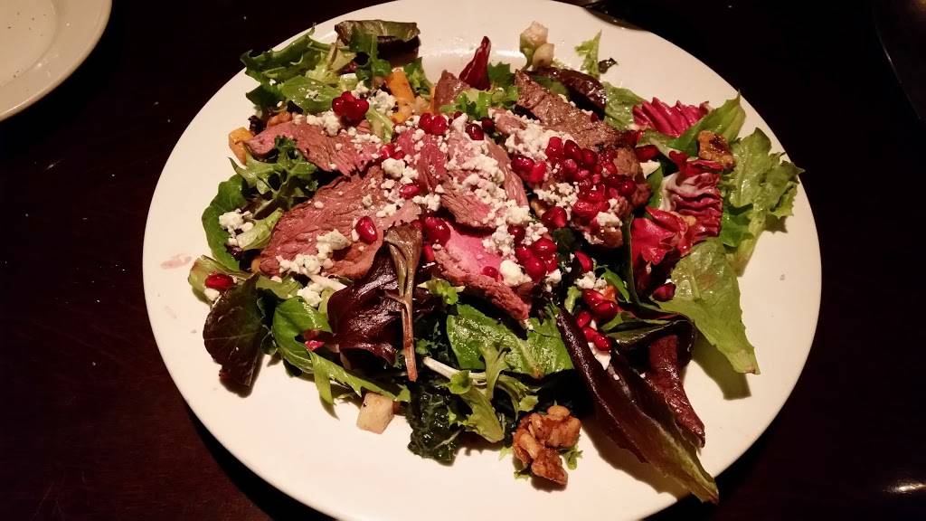 The Vineyard Restaurant and Bar | restaurant | 605 S I St, Madera, CA 93637, USA | 5596740923 OR +1 559-674-0923