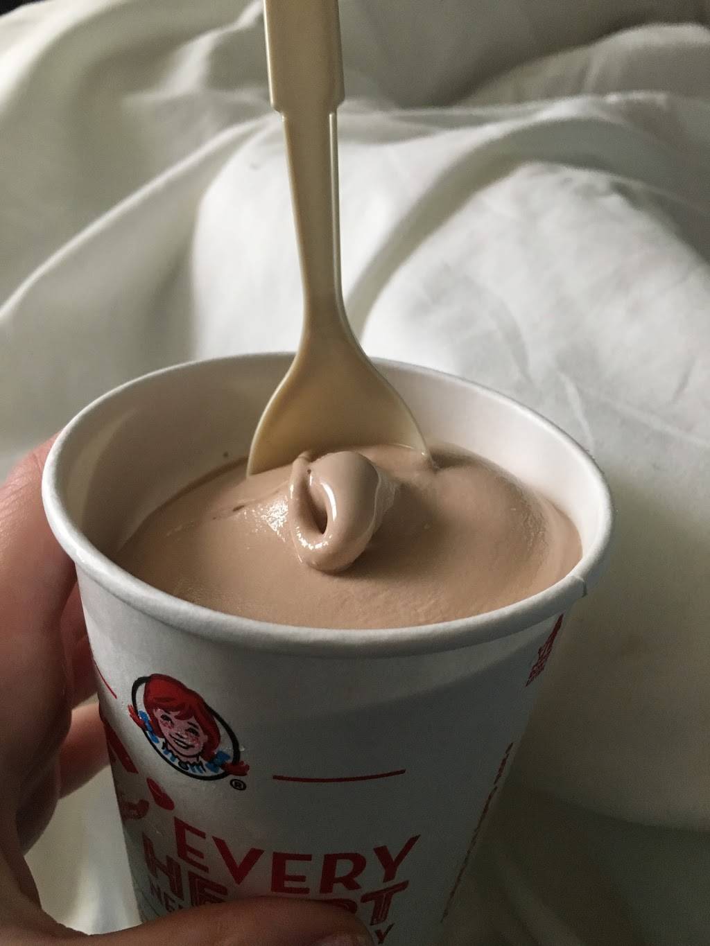 Wendys | restaurant | 204 15th St E, Tuscaloosa, AL 35401, USA | 2057588855 OR +1 205-758-8855