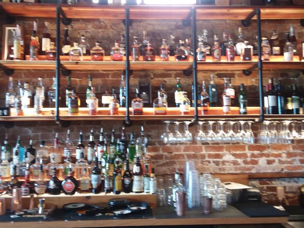 Moore Street Oyster Bar | restaurant | 110 E Moore St, Southport, NC 28461, USA | 9103635115 OR +1 910-363-5115