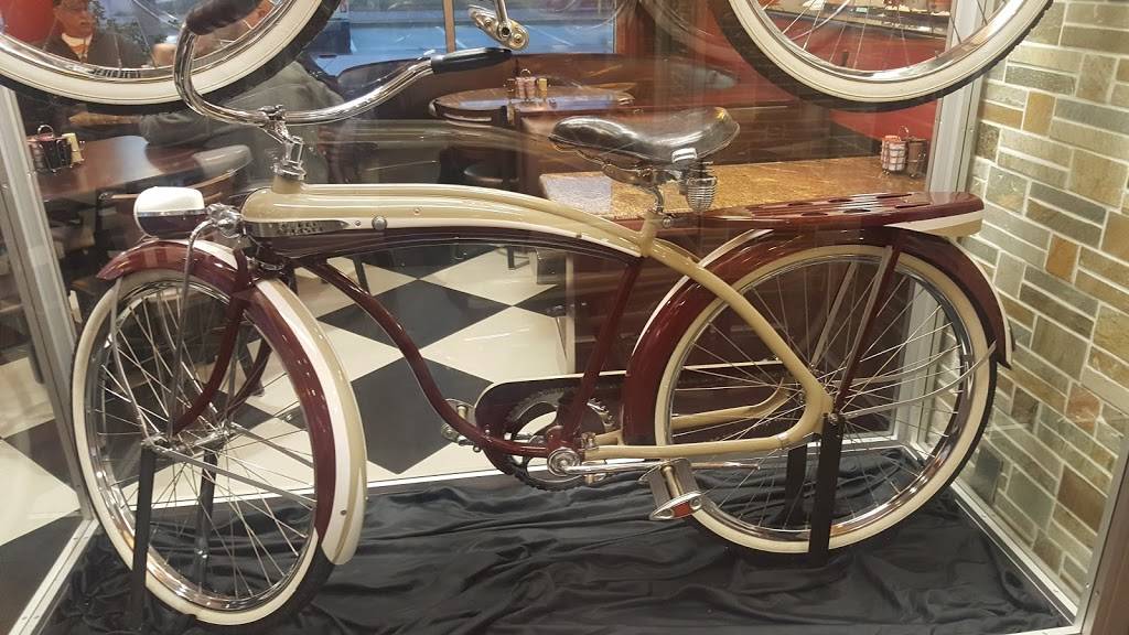 Whataburger | restaurant | 108 N Henderson Blvd, Kilgore, TX 75662, USA | 9039841324 OR +1 903-984-1324