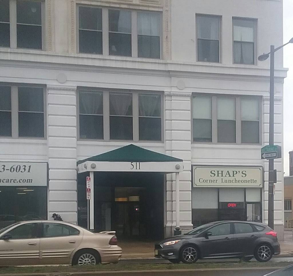 Shaps Corner Luncheonette | restaurant | 511 N Broad St, Philadelphia, PA 19123, USA | 2159257427 OR +1 215-925-7427